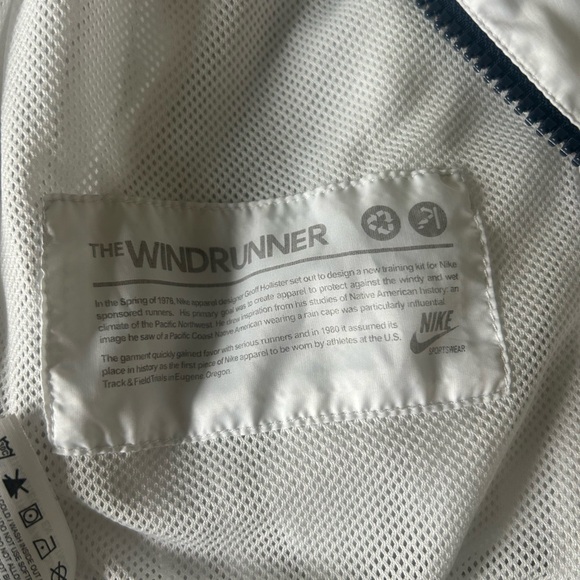 Nike Windrunner Jacket - Picture 2 of 2